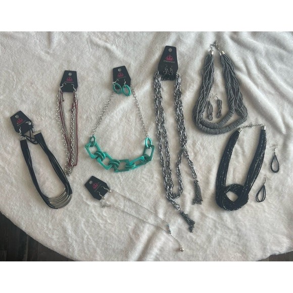 7 necklace & earring sets -Paparazzi - 5 new 2 gently used - Picture 1 of 4